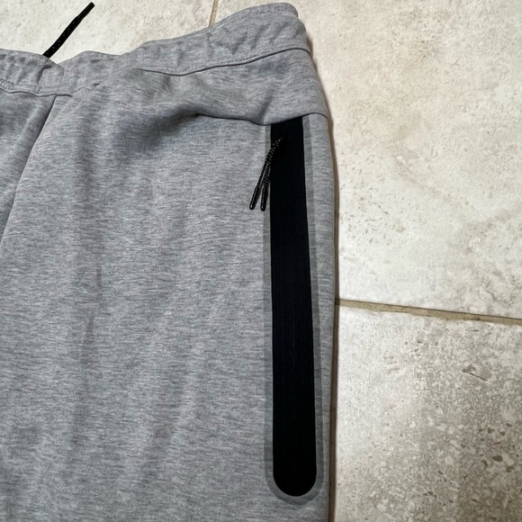 Men's Nike Sportswear Tech Fleece Gray Jogger Pants new with tags CU4495-063 - Picture 8 of 8